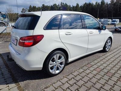 Gebraucht Mercedes B200 Urban 136 PS (100 kW) 2015 Weiß Van / Kleinbus