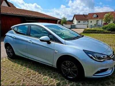 Gebraucht Opel Astra Edition 105 PS (77 kW) 2019 Blau Limousine