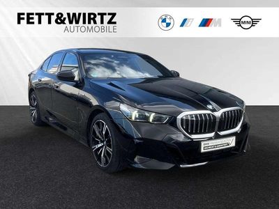 Gebraucht BMW 550e M Sport 489 PS (359 kW) 2024 Black sapphire metallic Limousine