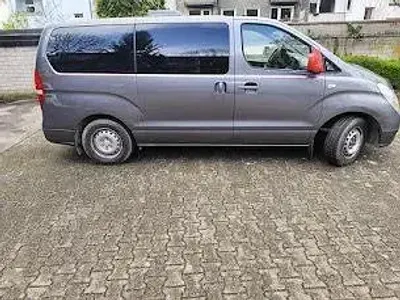 Gebraucht Hyundai H-1 170 PS (125 kW) 2011 Silber Van / Kleinbus