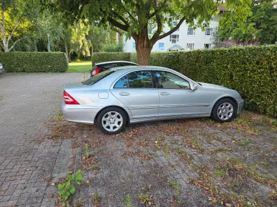Gebraucht Mercedes C180 143 PS (105 kW) 2006 Silber Limousine