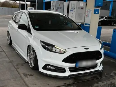 Usata Ford Focus ST 300 CV (220 kW) 2017 Bianco Berlina