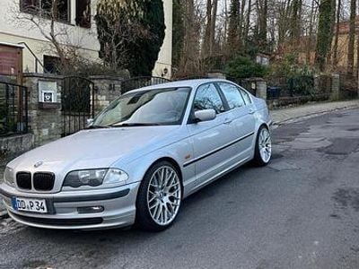 BMW 323