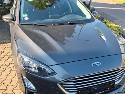 Gebraucht Ford Focus Trend 125 PS (91 kW) 2020 Grau Limousine