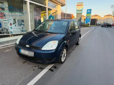 Gebraucht Ford Fiesta 69 PS (50 kW) 2004 Blau Kleinwagen
