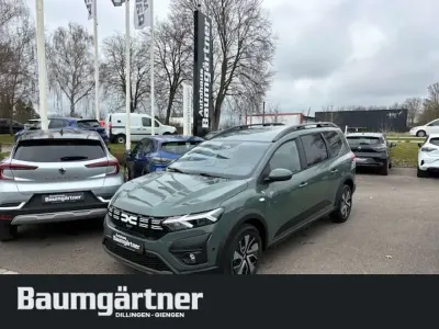 Neu Dacia Jogger Expression 110 PS (80 kW) 2026 Safarigrüngrau metallic Van / Kleinbus