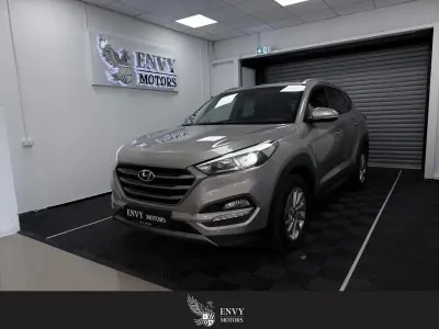 Gebraucht Hyundai Tucson Intro Edition 136 PS (100 kW) 2015 Weiß SUV