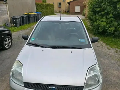 Gebraucht Ford Fiesta 60 PS (44 kW) 2005 Silber Kleinwagen