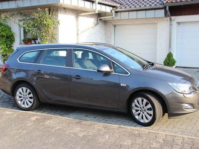 Gebraucht Opel Astra 140 PS (102 kW) 2011 Grau Kombi