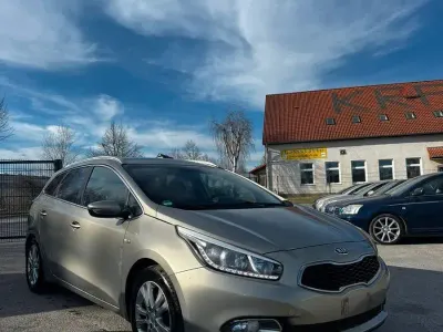 Gebraucht Kia Ceed Sportswagon DREAM-TEAM Edition 135 PS (99 kW) 2013 Gold Kombi