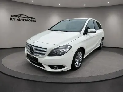Gebraucht Mercedes B180 122 PS (89 kW) 2013 Weiß Kleinwagen