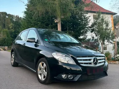 Gebraucht Mercedes B180 109 PS (80 kW) 2013 Schwarz Kleinwagen