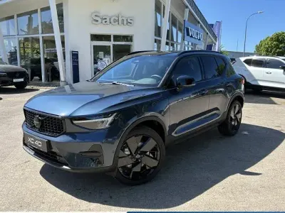 Neu Volvo XC40 Plus 163 PS (119 kW) 2026 Blau SUV