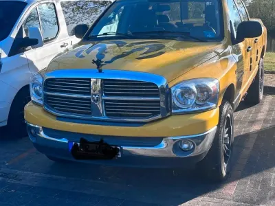 Usado Dodge Ram 345 HP (253 kW) 2007 Amarelo Pickup