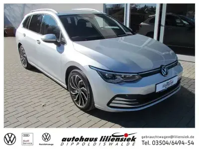 Używany VW Golf VIII Life 150 KM (110 kW) 2022 Srebrny Kombi