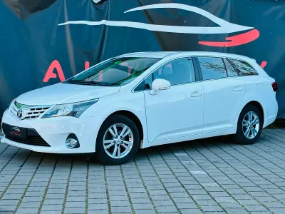 Usata Toyota Avensis Life 147 CV (108 kW) 2012 Bianco Station wagon