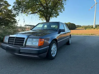 Gebraucht Mercedes E200 118 PS (86 kW) 1991 Andere farben Limousine