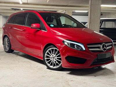 Gebraucht Mercedes B200 AMG 156 PS (114 kW) 2017 Rot Van / Kleinbus