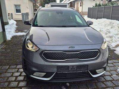 Gebraucht Kia Niro Spirit 141 PS (103 kW) 2017 Grau SUV
