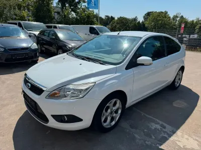 Gebraucht Ford Focus Ambiente 101 PS (74 kW) 2010 Weiß Limousine
