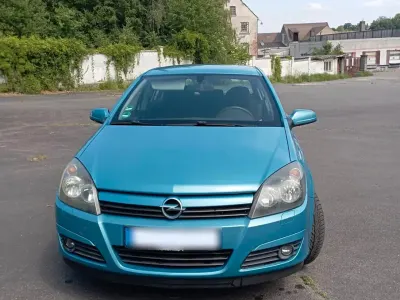 Gebraucht Opel Astra 105 PS (77 kW) 2005 Blau Limousine