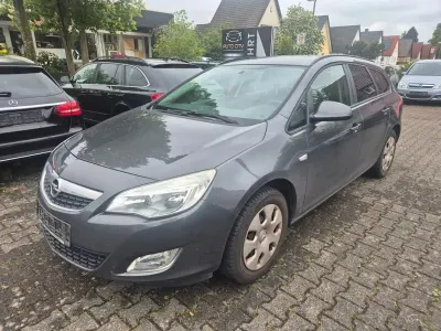 Używany Opel Astra Design Edition 101 KM (74 kW) 2011 Szary Kombi