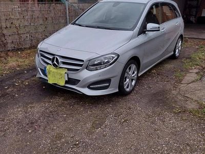 Silber Gebraucht 2015 Mercedes B180 Urban Van / Kleinbus | 11.000 € (Guter Preis)
