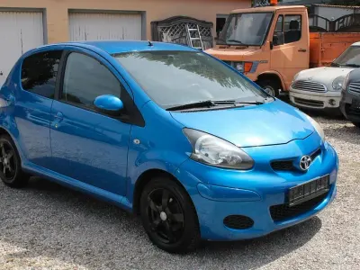 Gebraucht Toyota Aygo Edition 68 PS (50 kW) 2011 Blau Kleinwagen