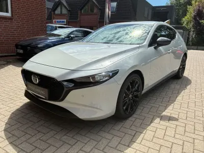 Neu Mazda 3 Homura-Line 140 PS (102 kW) 2026 Weiß Limousine
