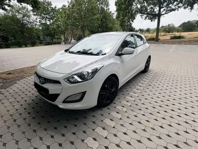 Gebraucht Hyundai i30 Classic 99 PS (72 kW) 2014 Weiß Limousine