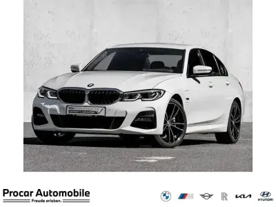 Gebraucht BMW 320e M Sport 204 PS (150 kW) 2022 Weiß Limousine