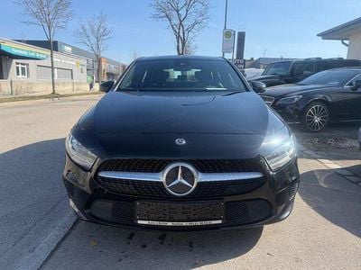 Gebraucht Mercedes A180 116 PS (85 kW) 2019 Schwarz Limousine