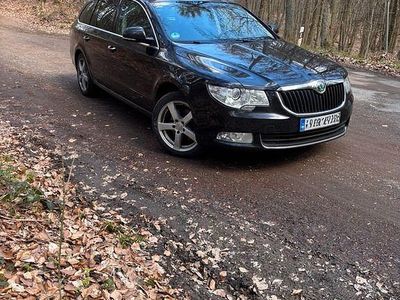 Gebraucht Skoda Superb Elegance 140 PS (102 kW) 2012 Schwarz Kombi