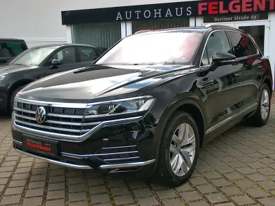 Gebraucht VW Touareg Atmosphere 231 PS (169 kW) 2021 Deep black perleffekt SUV