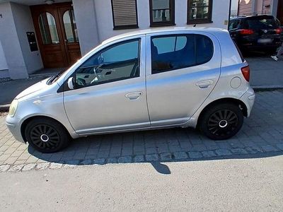Gebraucht Toyota Yaris 85 PS (62 kW) 2004 Grau Limousine