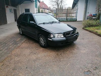 Begagnad Volvo V40 Standard 122 HK (89 kW) 2005 Svart Kombi