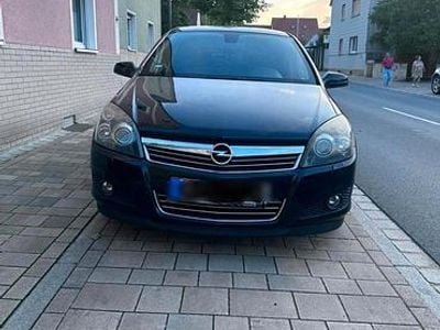 Schwarz Gebraucht 2007 Opel Astra Limousine | 2.900 € (Fairer Preis)