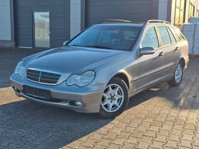 Używany Mercedes C180 143 KM (105 kW) 2004 Srebrny Sedan/Limuzyna