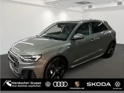 Neu Audi A1 116 PS (85 kW) 2026 Grau (chronosgrau metallic) SUV