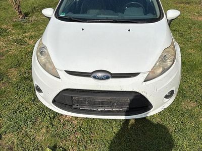 Gebraucht Ford Fiesta 60 PS (44 kW) 2010 Weiß Kleinwagen