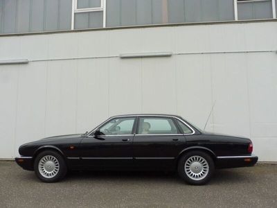 Jaguar XJ8