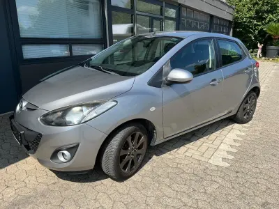 Gebraucht Mazda 2 Edition 75 PS (55 kW) 2013 Silber Kleinwagen
