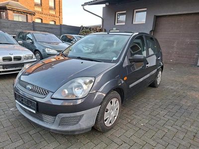 Grau Gebraucht 2007 Ford Fiesta Kleinwagen | 2.300 € (Fairer Preis)