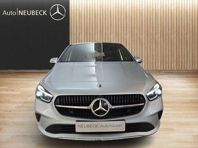 Gebraucht Mercedes B200 Progressive 150 PS (110 kW) 2025 Lack hightechsilber Van / Kleinbus
