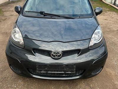 Gebraucht Toyota Aygo 68 PS (50 kW) 2011 Grau Kleinwagen