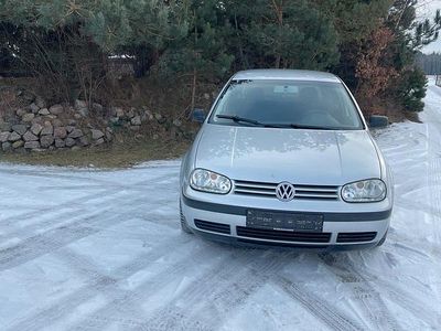 Silber Gebraucht 2003 VW Golf IV Kleinwagen | 1.200 € (Guter Preis)