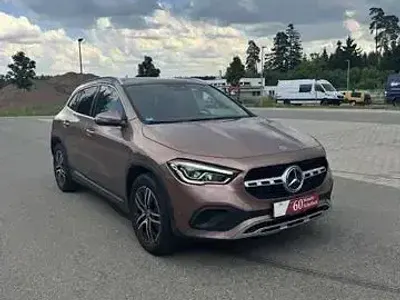 Gebraucht Mercedes GLA180 136 PS (100 kW) 2021 Braun SUV