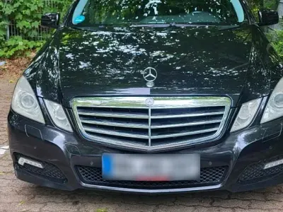 Gebraucht Mercedes E250 204 PS (150 kW) 2009 Schwarz Limousine