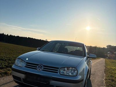 Gebraucht VW Golf IV 105 PS (77 kW) 2002 Silber Kleinwagen