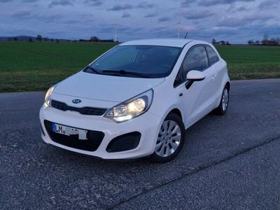 gebraucht Kia Rio 1.2 85PS 2013, 64.500KM, 5500€ VB (Motor klackert)